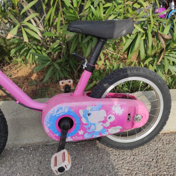 Vélo 14 pouces avec petites roues